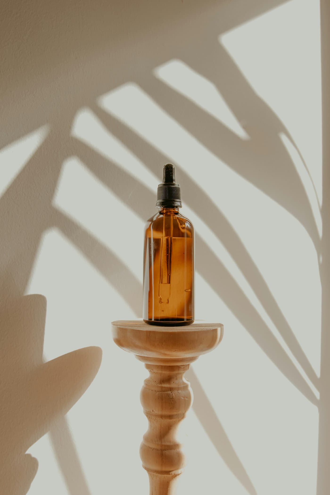 Golden Resin Oil — Gesichtsöl in Braunglasflasche